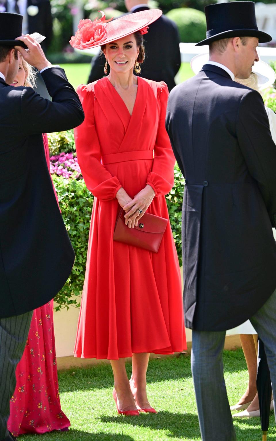 La princesse de Galles portant une nouvelle robe Alexander McQueen et un chapeau Philip Treacy à Royal Ascot