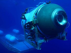 Cette image non datée, gracieuseté d'OceanGate Expeditions, montre le lancement de leur submersible Titan à partir d'une plate-forme