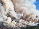 Le feu de forêt de Donnie Creek brûle dans une zone entre Fort Nelson et Fort St. John, en Colombie-Britannique, sur cette photo non datée fournie par le BC Wildfire Service.
