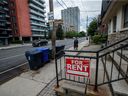Les nouveaux locataires à Toronto et à Vancouver paient en moyenne environ 500 $ de plus que les loyers pour les logements occupés pendant plus d'un an.