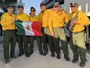 Des pompiers de forêt du Mexique posent pour un portrait de groupe sur une photo non datée.  Plus de 100 pompiers mexicains sont arrivés en Ontario, la première ronde de soutien international pour aider à combattre les incendies de forêt qui font rage dans la province cette saison.