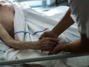 Plus de 30 000 Canadiens sont morts par euthanasie et suicide assisté depuis leur légalisation en 2016. 