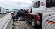 Un cadavre humain est tombé d'un véhicule à la suite d'un accident impliquant plusieurs voitures dans le New Jersey. 