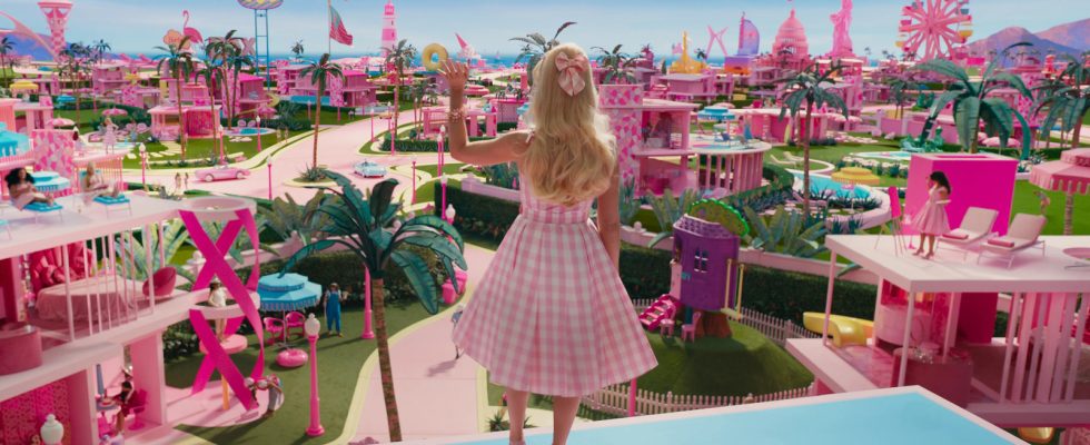 Comment l'équipe derrière Barbie a construit ces ensembles étonnants
