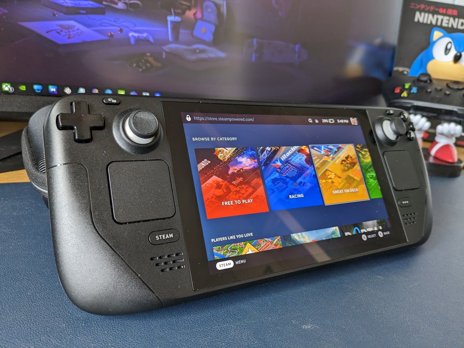 Appareil de jeu portable Valve Steam Deck sur un ordinateur de bureau