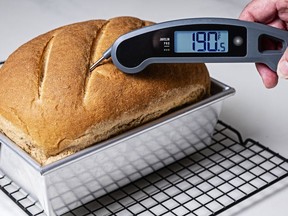 190 degrés est une bonne référence pour la plupart des pains et petits pains levés.