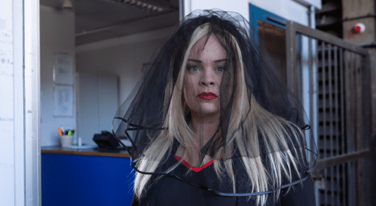Grace Black des Hollyoaks fait face à une menace de chantage avant le braquage d'une camionnette