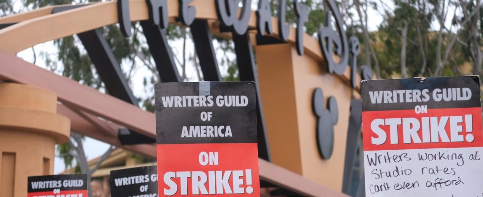 La Guilde des réalisateurs vote pour ratifier l'accord avec les studios et les streamers, évitant la grève