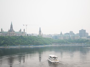 Le centre-ville d'Ottawa est couvert de fumée des incendies de forêt