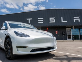 Une Tesla Model Y sur un parking Tesla Inc. à Austin, au Texas.
