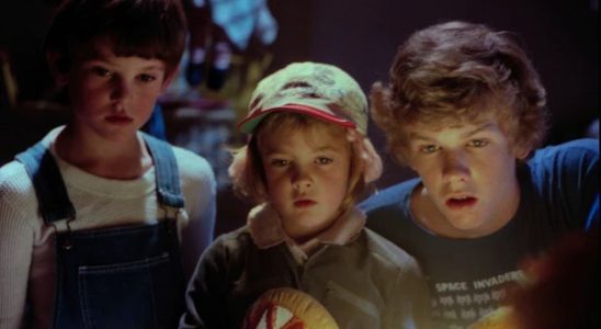 Henry Thomas, Drew Barrymore and Robert MacNaughton in E.T.