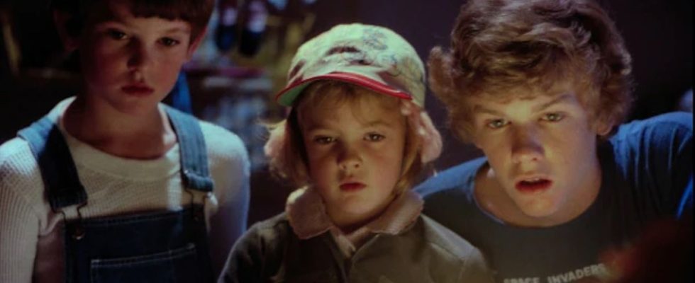 Henry Thomas, Drew Barrymore and Robert MacNaughton in E.T.