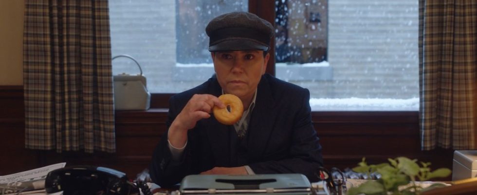 Alex Borstein as Susie holding a donut