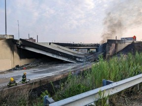 L'Interstate 95 s'est effondrée à la suite d'un incendie sous le viaduc de Philadelphie, le dimanche 11 juin 2023.