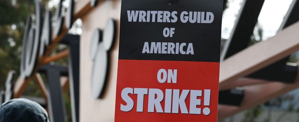 WGA dit de ne pas s'attendre à ce que l'accord DGA mette fin à la grève