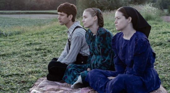 WOMEN TALKING, from left: Ben Whishaw, Rooney Mara, Claire Foy, 2022. ph: Michael Gibson /© Orion Pictures /Courtesy Everett Collection