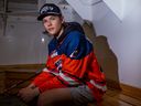 Il y a quelques années à peine, la carrière de hockeyeur d'Hudson Malinoski était en péril après une chute presque tragique du toit de sa maison.