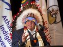 Greg Desjarlais, chef de la Première Nation de Frog Lake, prend la parole lors de l'annonce d'un accord entre Enbridge et 23 communautés des Premières Nations et métisses - le plus important investissement énergétique autochtone en Amérique du Nord, le 28 septembre 2022 à Edmonton.