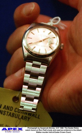 La montre Oyster Rolex trouvée sur le corps de Ron Platt et utilisée comme preuve dans le procès pour meurtre d'Albert Walker à Exeter Crown Court.