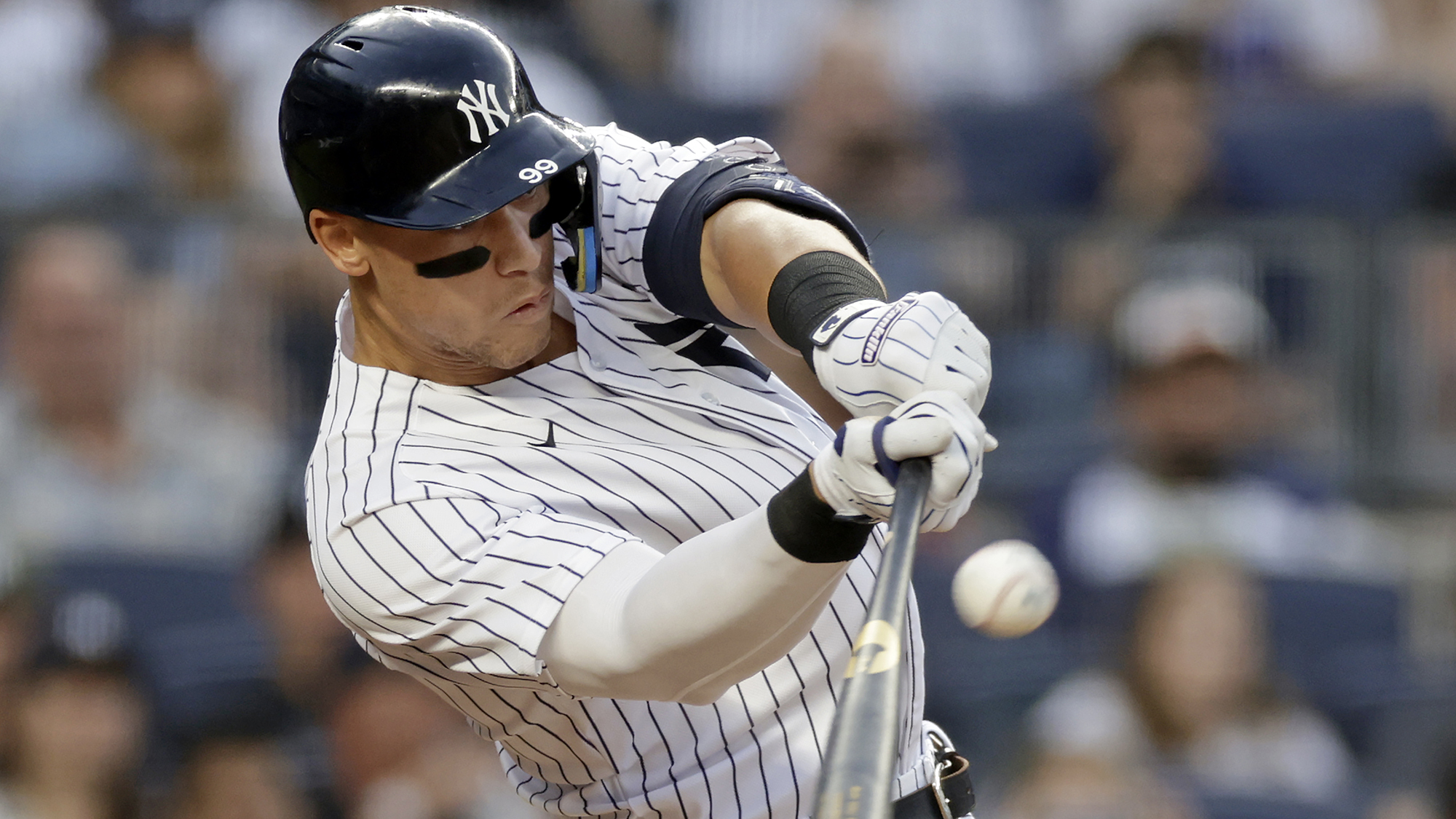 Aaron Judge # 99 des Yankees de New York cherchera à frapper plus de circuits dans les séries éliminatoires de la MLB