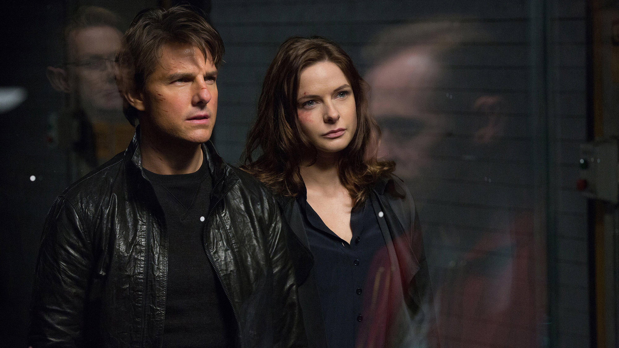 (L, R) Tom Cruise comme Ethan Hunt, Rebecca Ferguson comme Ilsa dans Mission : Impossible Rogue Nation