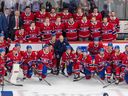 Les Canadiens de Montréal se réunissent pour une dernière photo d'équipe suite à leur dernier match de la saison contre les Bruins de Boston au Centre Bell de Montréal le jeudi 13 avril 2023.
