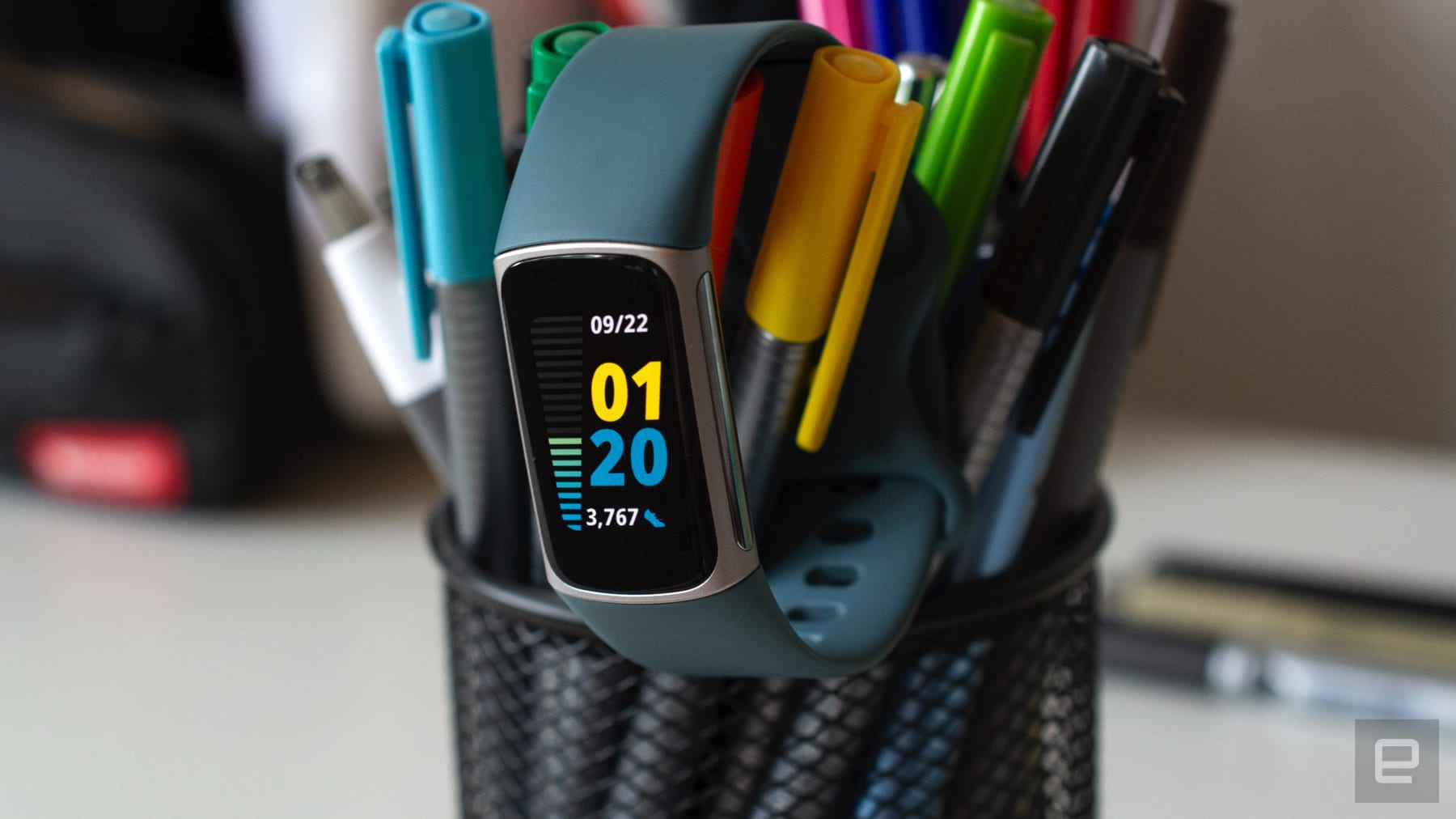 Charge Fitbit 5 