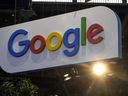 Le logo Google est photographié au salon Vivatech à Paris, jeudi 15 juin 2023.