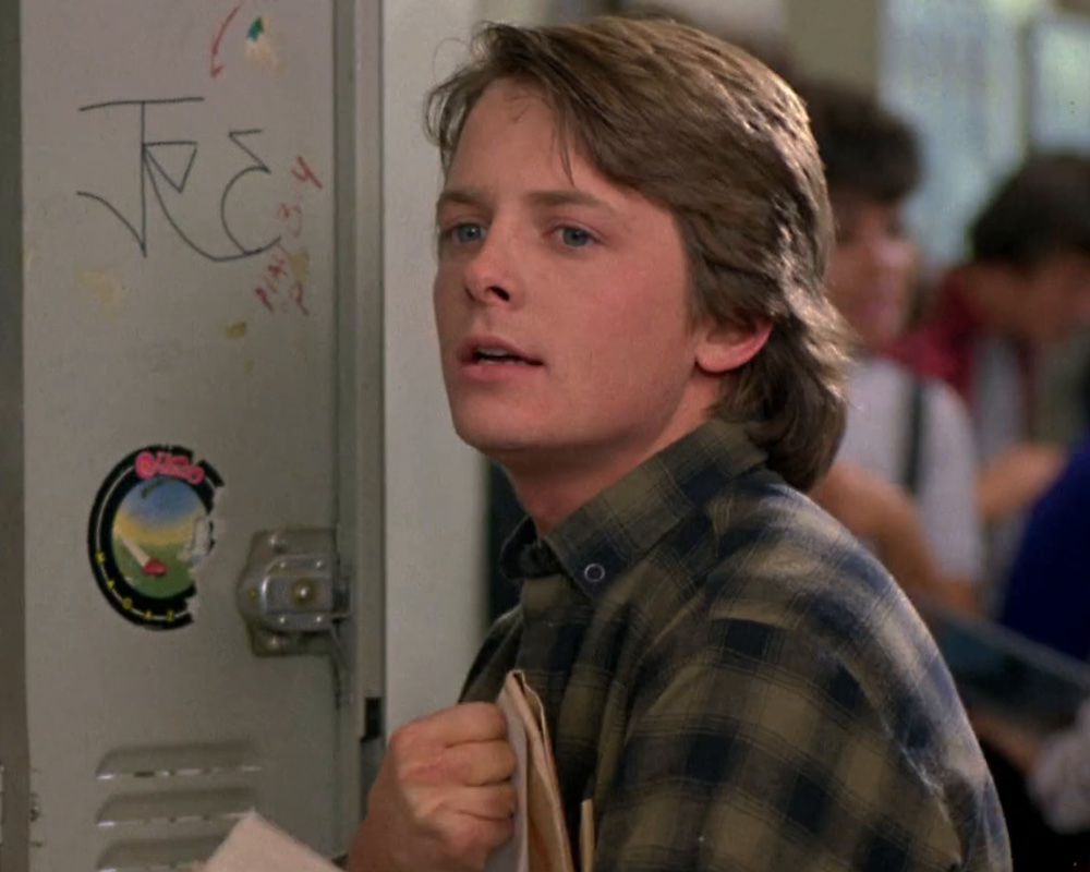 Michael J. Fox devant son casier dans Teen Wolf