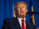 Candidat républicain à la présidentielle, l'ancien président américain Donald Trump prend la parole lors du déjeuner lilas de la Fédération des femmes républicaines du New Hampshire le 27 juin 2023 à Concord, NH