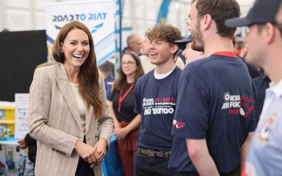 La princesse de Galles partage une blague avec les cadets de la Techno Zone