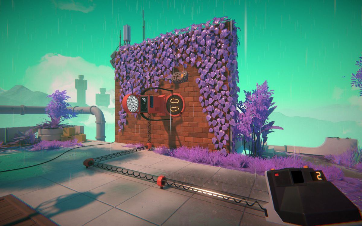 Le joueur, tenant un appareil photo Polaroid, s'approche d'un mur de briques recouvert de lierre violet