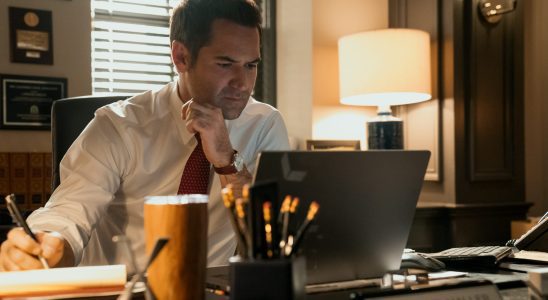 The Lincoln Lawyer: Netflix Showrunner sur la division de la deuxième saison en deux parties