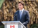 Le premier ministre Justin Trudeau a réitéré l'engagement du Canada envers la Convention de 2008 sur les armes à sous-munitions, un traité international qui interdit l'utilisation de l'arme et qui a été ratifié par plus de 100 pays, comme la France et l'Allemagne.