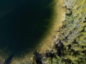 Une vue aérienne du lac Crawford, Ontario