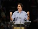 Le premier ministre Justin Trudeau prend la parole lors de la cérémonie d'ouverture des Jeux autochtones de l'Amérique du Nord à Halifax dimanche.