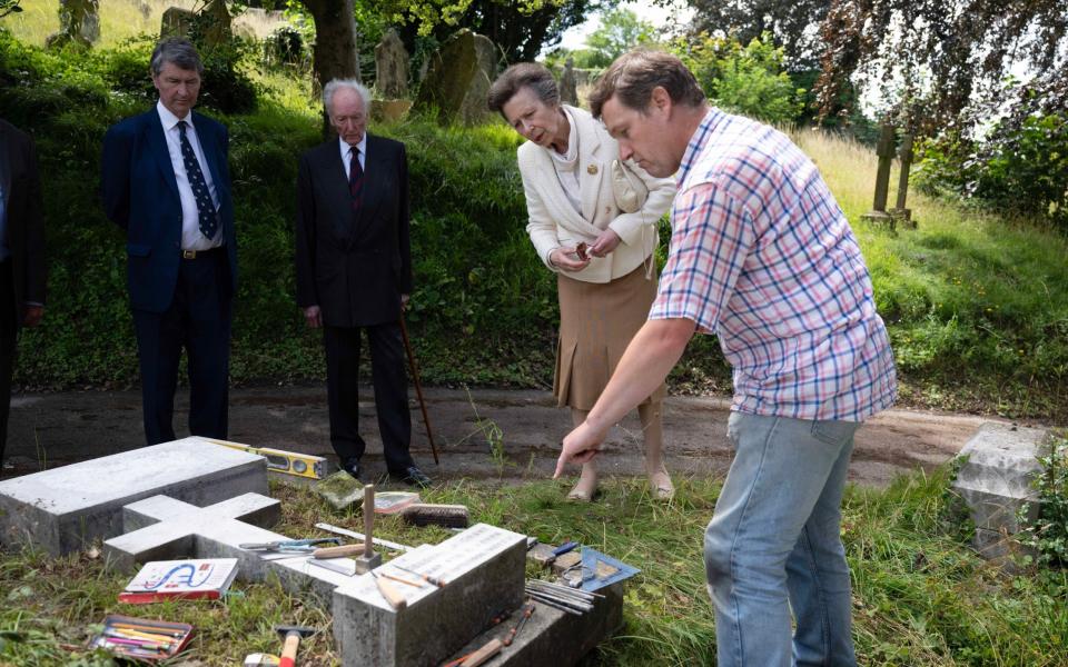 Le Remembrance Trust aide à restaurer les tombes de soldats qui ont servi dès les guerres napoléoniennes