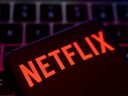 Netflix a déclaré que la tarification de ses forfaits existants ne serait pas affectée par l'introduction du niveau publicitaire.