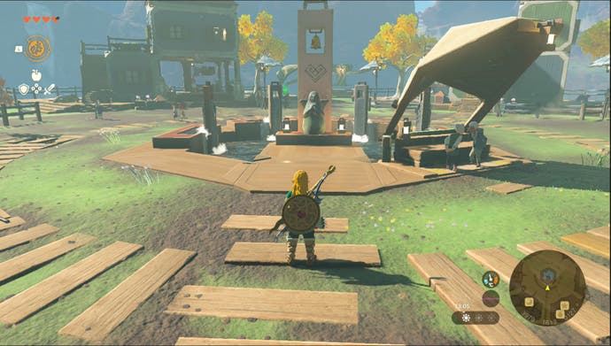 Link debout près de la statue de la déesse de la ville de Tarrey dans la région de la montagne Ulri dans Zelda : Tears of the Kingdom.