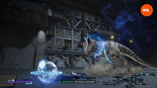 Un personnage mécanique tenant en laisse un T-Rex avec un fouet électrique dans une salle de stockage