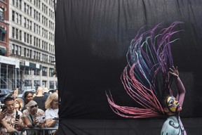 Un modèle peint par un artiste pose lors de la journée annuelle de peinture corporelle de Human Connection Arts à New York à Union Square Park le dimanche 23 juillet 2023 à New York.
