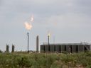 Le gaz méthane est brûlé près de Carlsbad, au Nouveau-Mexique.
