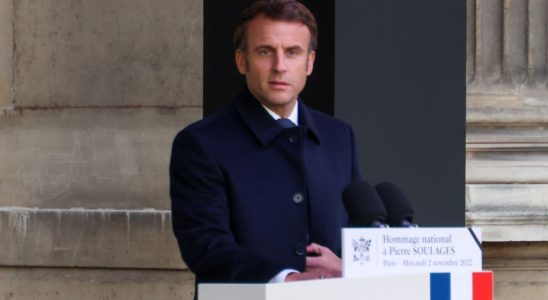 Emmanuel Macron addressing people from a lectern.