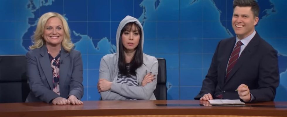 Amy Poehler as Leslie Knope and Aubrey Plaza as April Ludgate on Weekend Update with Colin Jost on SNL.