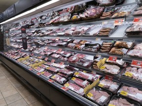 Un comptoir de viande dans une épicerie est aperçu à Montréal, le jeudi 30 avril 2020.