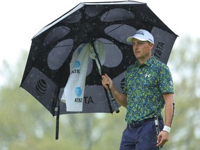 Jordan Spieth, des États-Unis, quitte le quatrième tee lors du deuxième tour du championnat PGA 2023