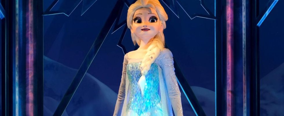 Elsa animatronic at Hong Kong Disneyland