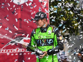Christian Lundgaard, du Danemark, célèbre sa victoire au Honda Indy 2023, à Toronto, le dimanche 16 juillet 2023.