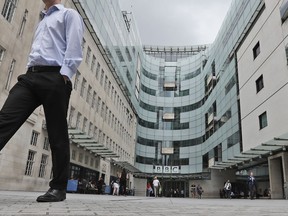 Une vue de l'entrée principale du siège de la BBC à financement public à Londres, le mercredi 19 juillet 2017.