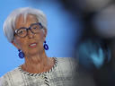 La présidente de la Banque centrale européenne, Christine Lagarde, fait partie de ces banquiers centraux qui craignent que le durcissement de la politique monétaire mette trop de temps à se répercuter sur les économies.
